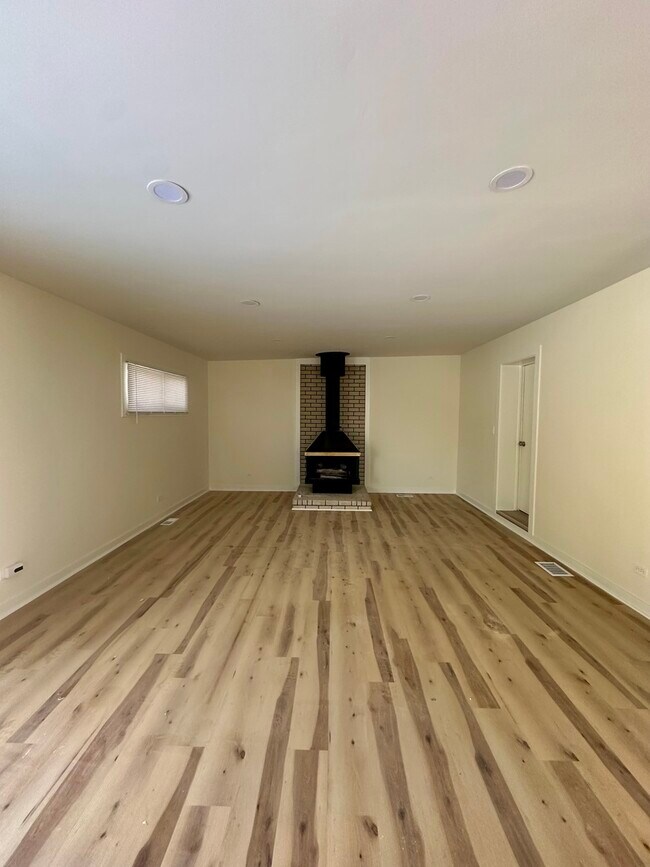 Foto del edificio - 2156 Downey Rd