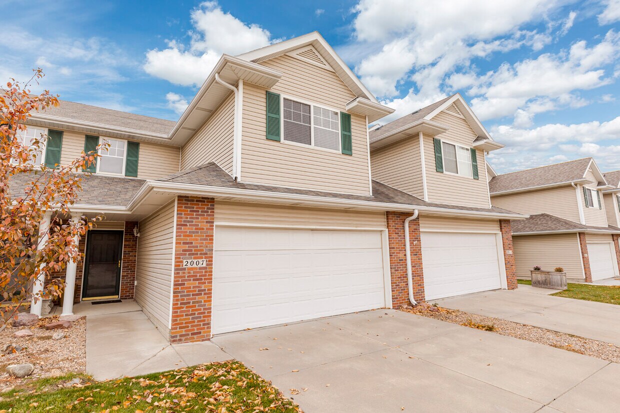 2007 Sawyer Pl, Lincoln, NE 68505 Townhome Rentals in Lincoln NE