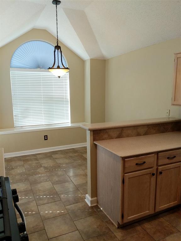 Building Photo - 2401 Creekhaven Dr