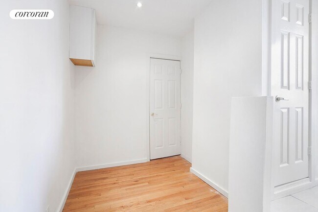 Foto del edificio - 242 E 10th St
