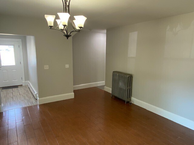 Building Photo - 240 Messinger St