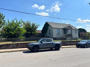 Building Photo - 817 Ramsey St