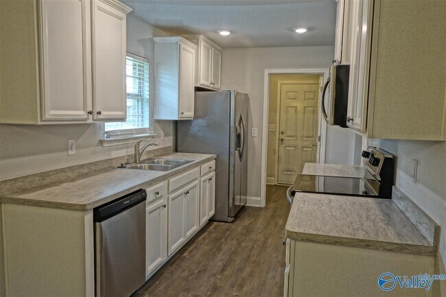 Building Photo - 133 Ardsley Dr