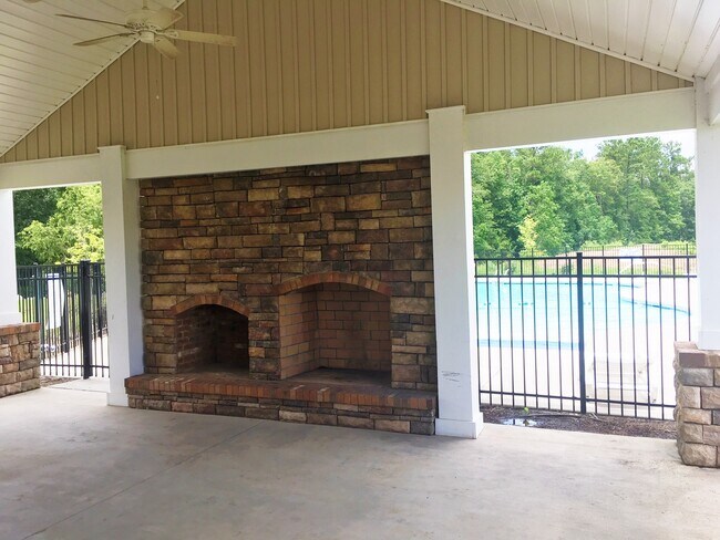Building Photo - 530 Lateleaf Drive