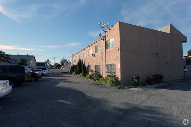 Building Photo - 2029 Darwin Ave