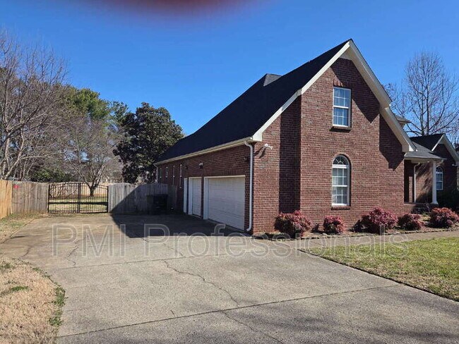 Building Photo - 1707 Benjamin Dr