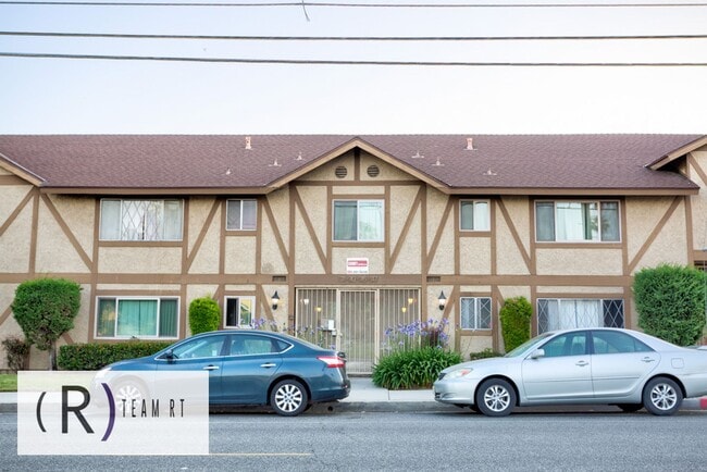 Foto del edificio - Gated Community and Lovely Condominum in Almansor Park Estates