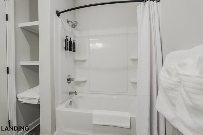 Foto del edificio - 5001 Willowgate Loop