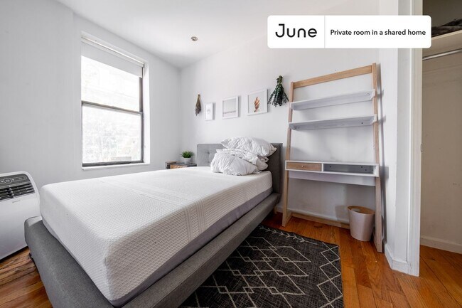Foto del edificio - Private bedroom in 3 bed/1 bath Home