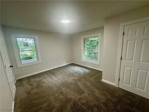 Building Photo - 833 Work Dr