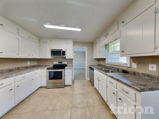 Foto del edificio - 425 Monivea Ln