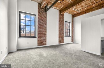 Building Photo - 303 Vine St