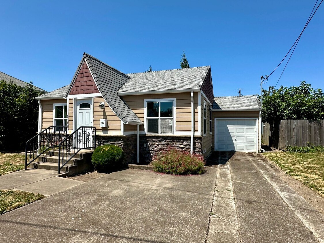 Primary Photo - 1541 SE Salem Ave