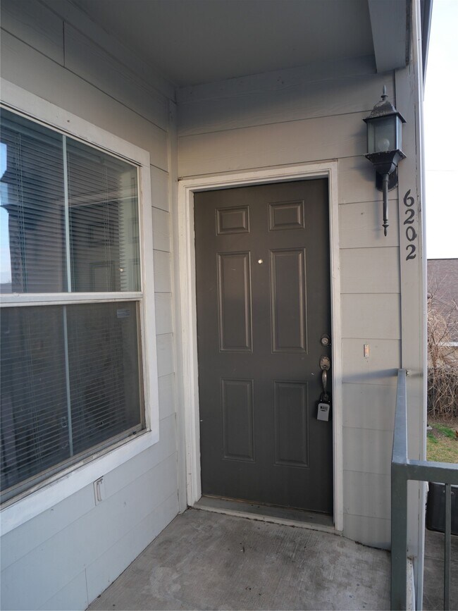 Building Photo - 6289 Wilcrest Dr