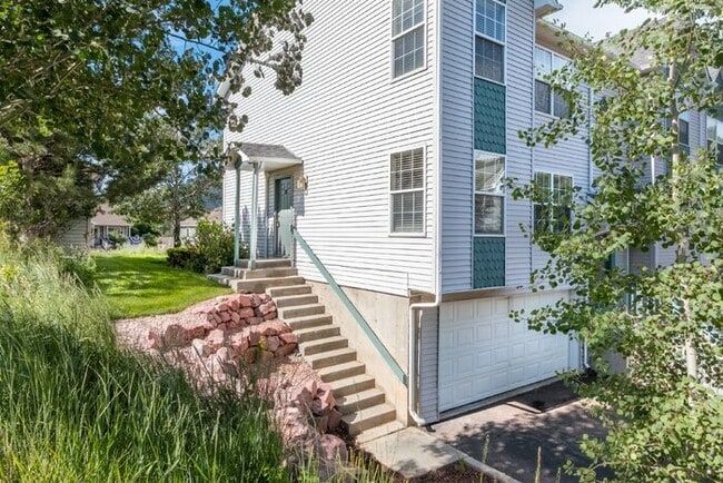 Building Photo - 56 Vale Cir