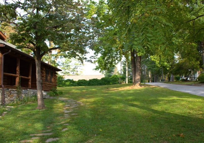 Foto del edificio - 3 Bedroom 2 bathroom with bonus room log cabin
