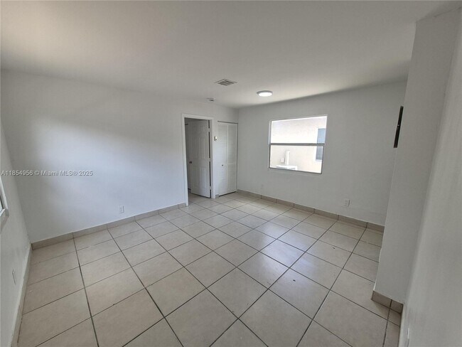 Foto del edificio - 1018 NW 6th Ave
