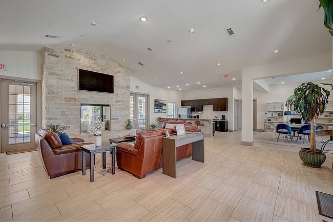 Building Photo - Capri Villas at the Lake