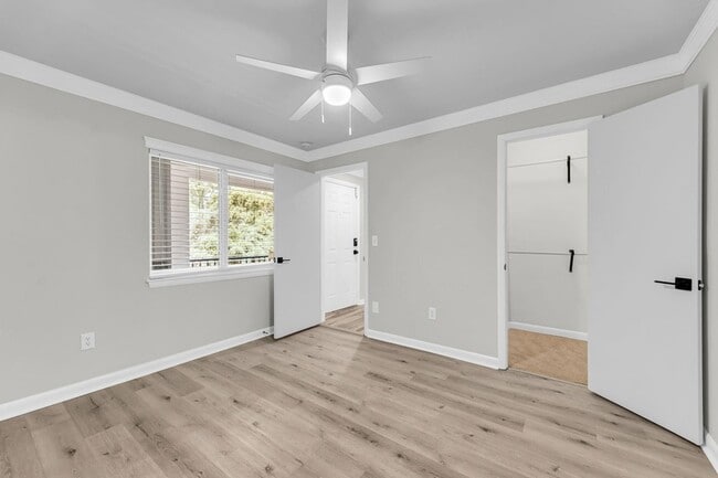 Building Photo - 266 Alexandra Dr