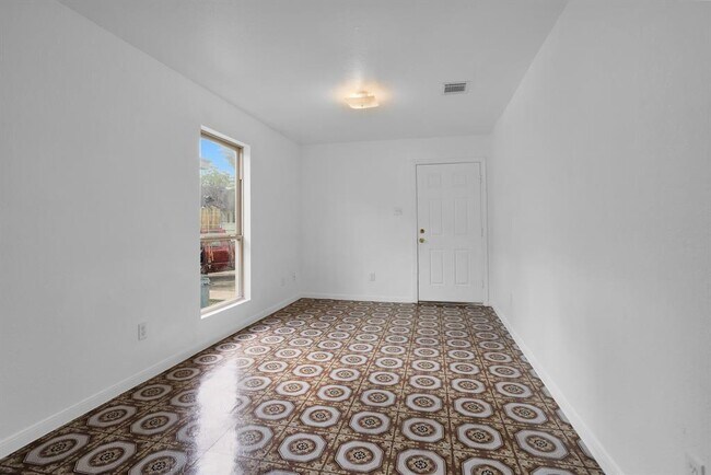 Building Photo - 1210 Bayou St