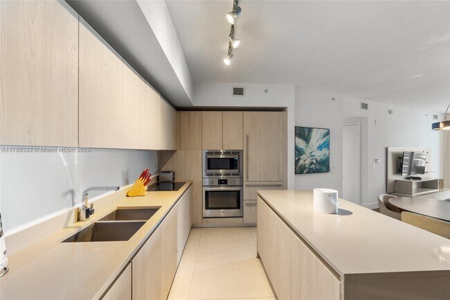 Building Photo - 4111 S Ocean Dr