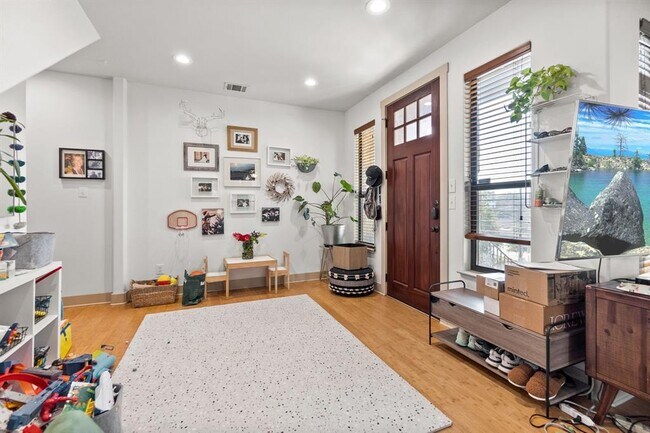 Foto del edificio - 1212 Woodland Ave