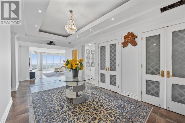 Building Photo - 704-45-3645 Kingsbridge Garden Cir