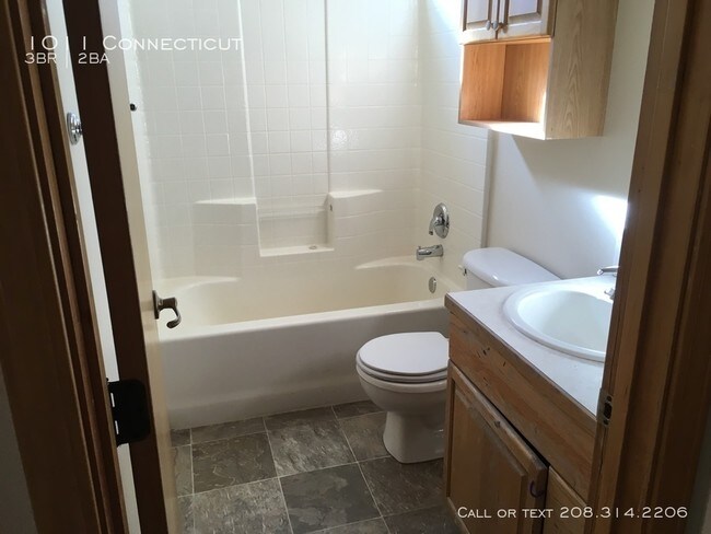 Building Photo - 3 Bedroom 2 Bath close to NNU