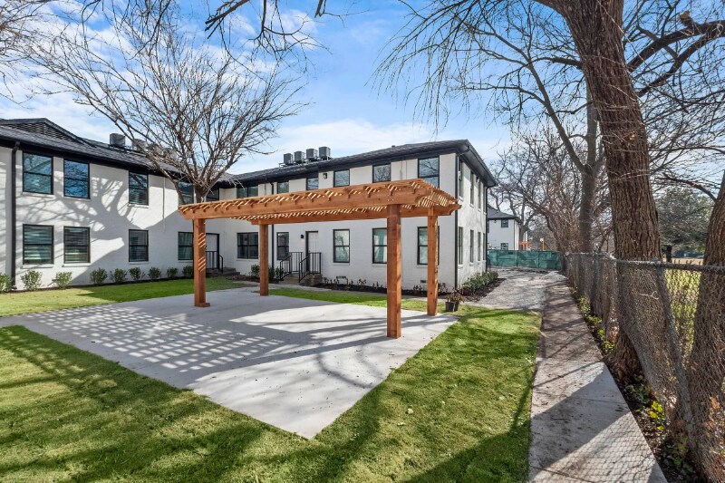 Foto principal - 4702 Worth St