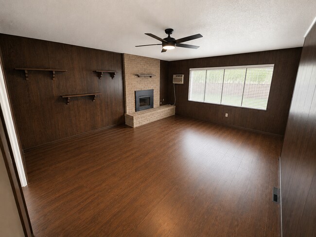 Foto del edificio - Newly Renovated 3 Bedroom Home with Bonus Family Room