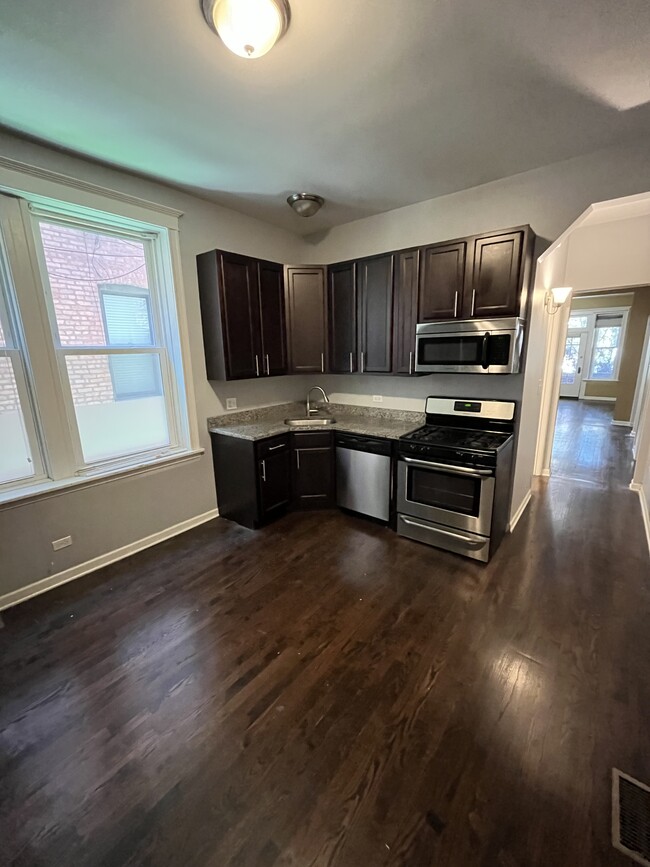 Kitchen - 2249 W Iowa St