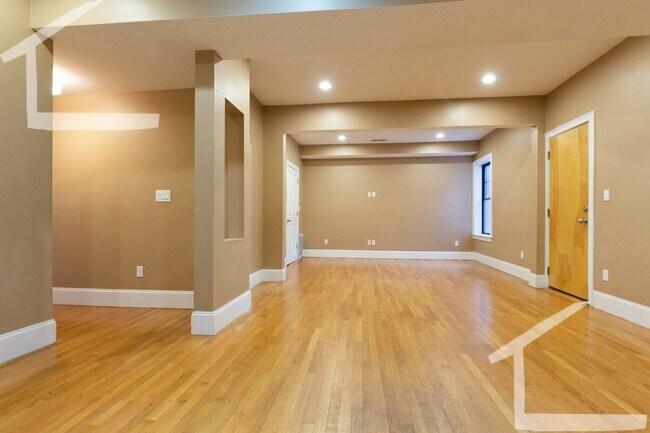 Foto del edificio - 1590 Beacon St