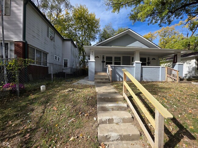 Building Photo - 834 Lasalle St