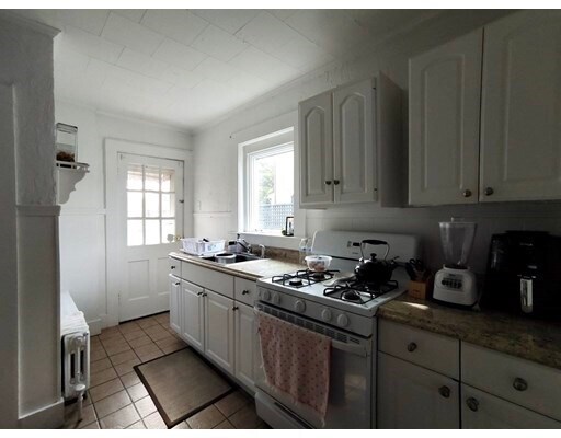 Building Photo - 90 Massasoit St