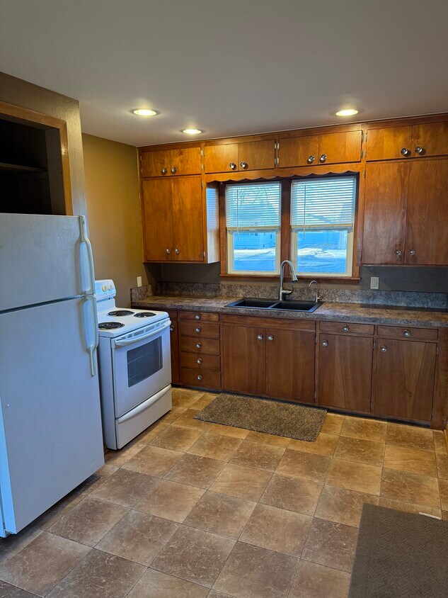 Kitchen - 1620 3rd Ave SE