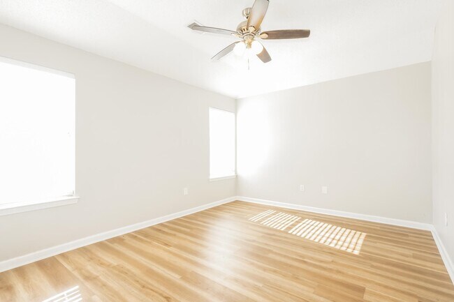 Foto del edificio - 4427 Pecan Creek Cir N