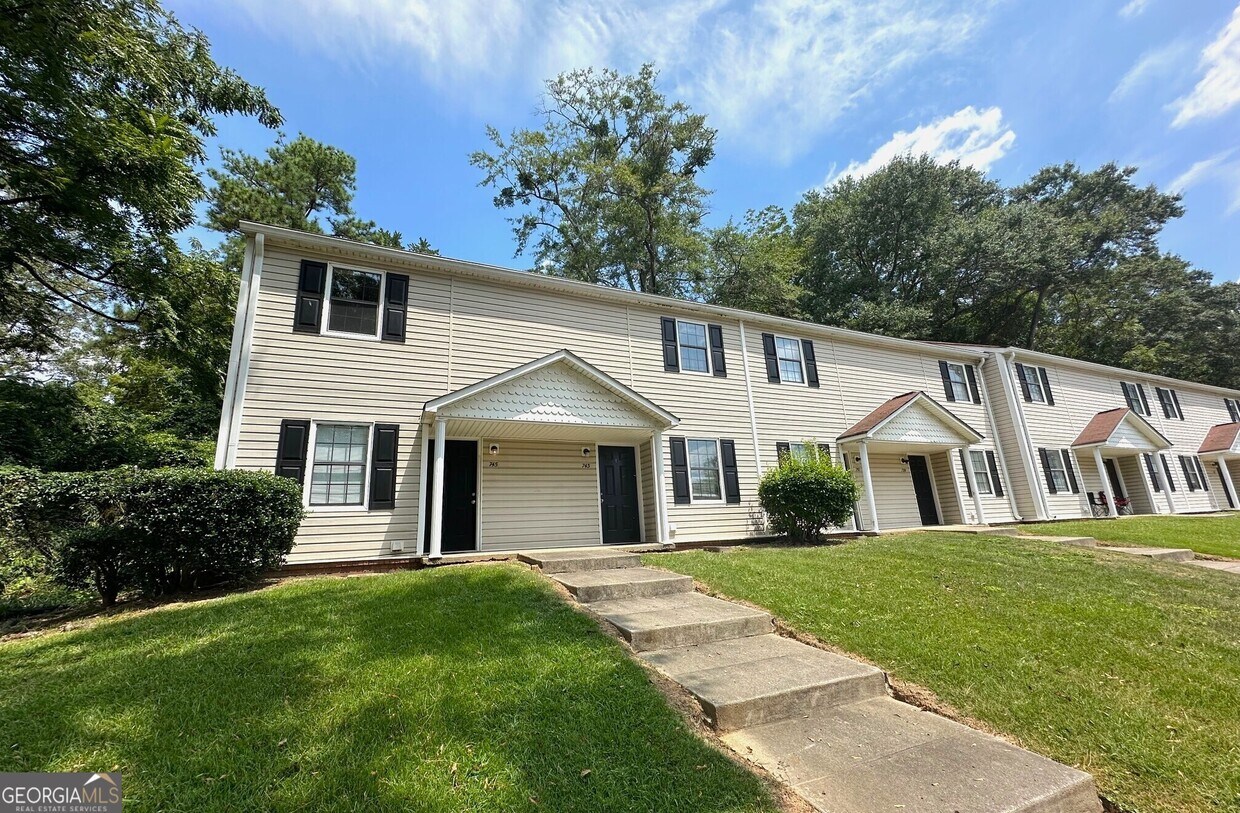 Primary Photo - 745 South St