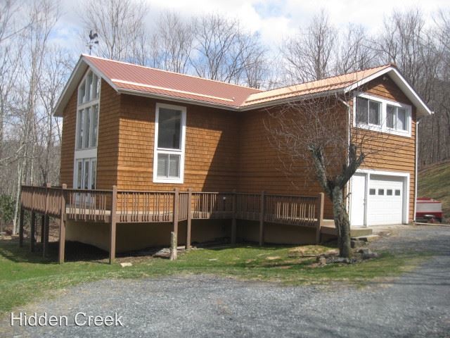 Foto principal - 137 Woodland Springs Ln