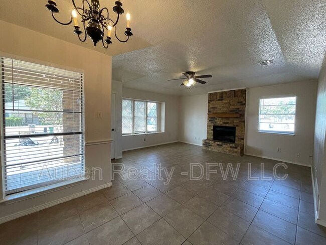 Building Photo - 6601 Laura Ann Ct