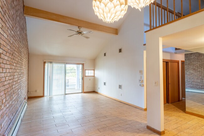 Foto del edificio - 2230 W 14 Mile Rd
