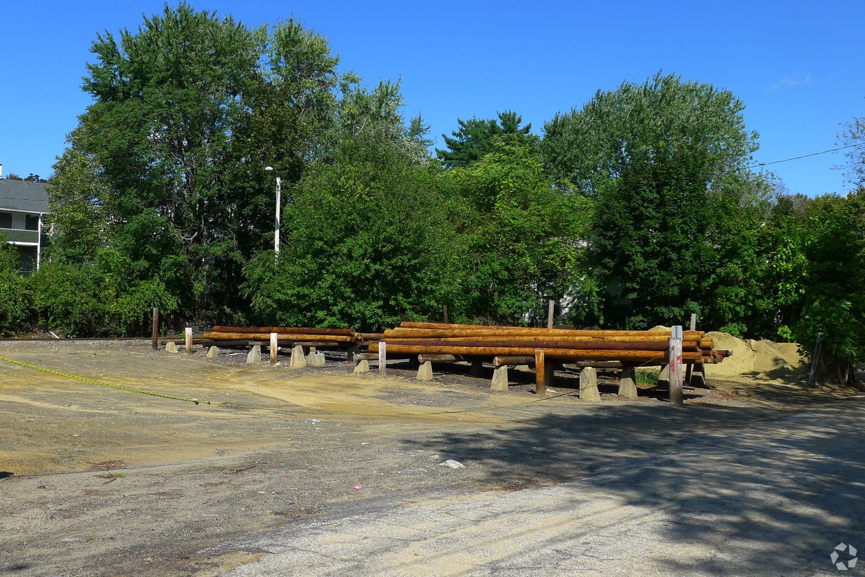 32 White St, Norwich, CT 06360 Apartments in Norwich, CT