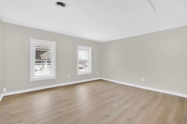 Foto del edificio - 11 Russell Rd