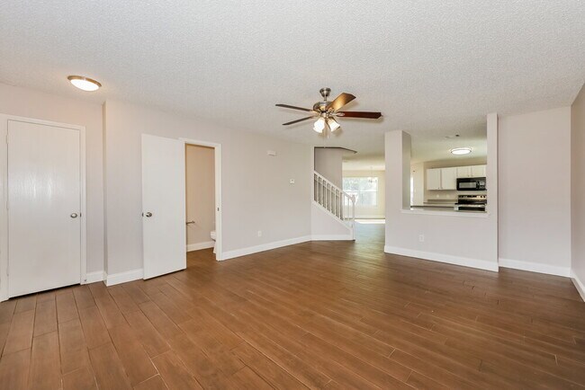 Building Photo - 365 Blairwood Dr