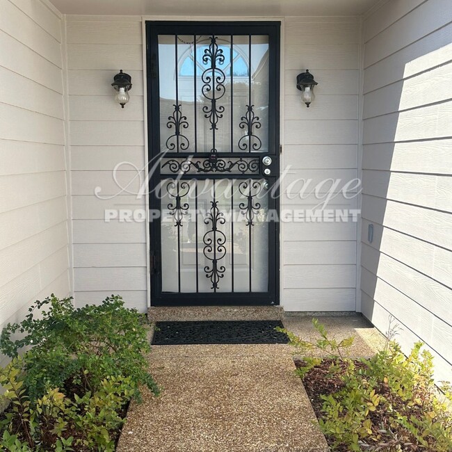 Foto del edificio - Spacious Cordova Home-- Move in READY