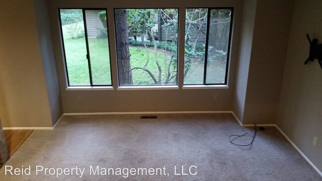 Foto del edificio - 825 NW Huckle Dr