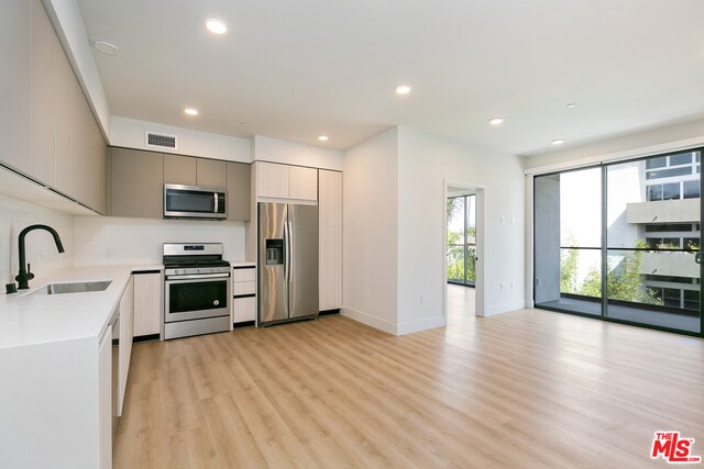 Foto principal - 3675 Dunn Dr