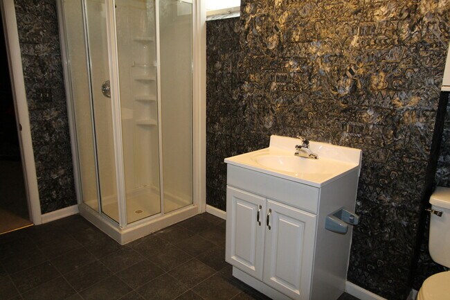 Foto del edificio - Perfect 3BR 2 Bathroom Home with a finishe...