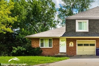 Building Photo - 1907 Crescent Dr