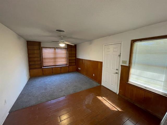 Building Photo - 1227 Park Center St