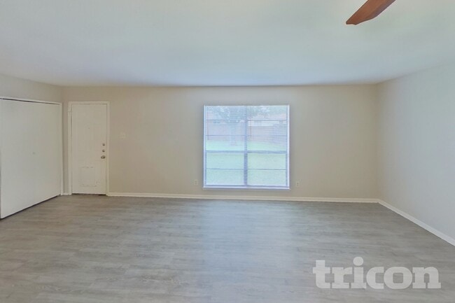 Building Photo - 332 Rockcrest Dr
